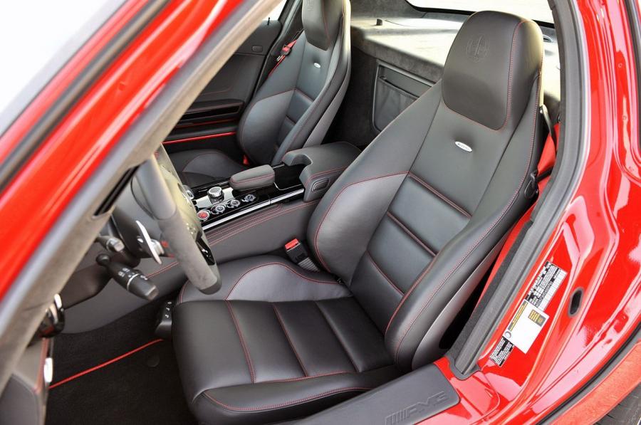  Mercedes-Benz SLS AMG GT 2013 года  (фото 14 из 110)